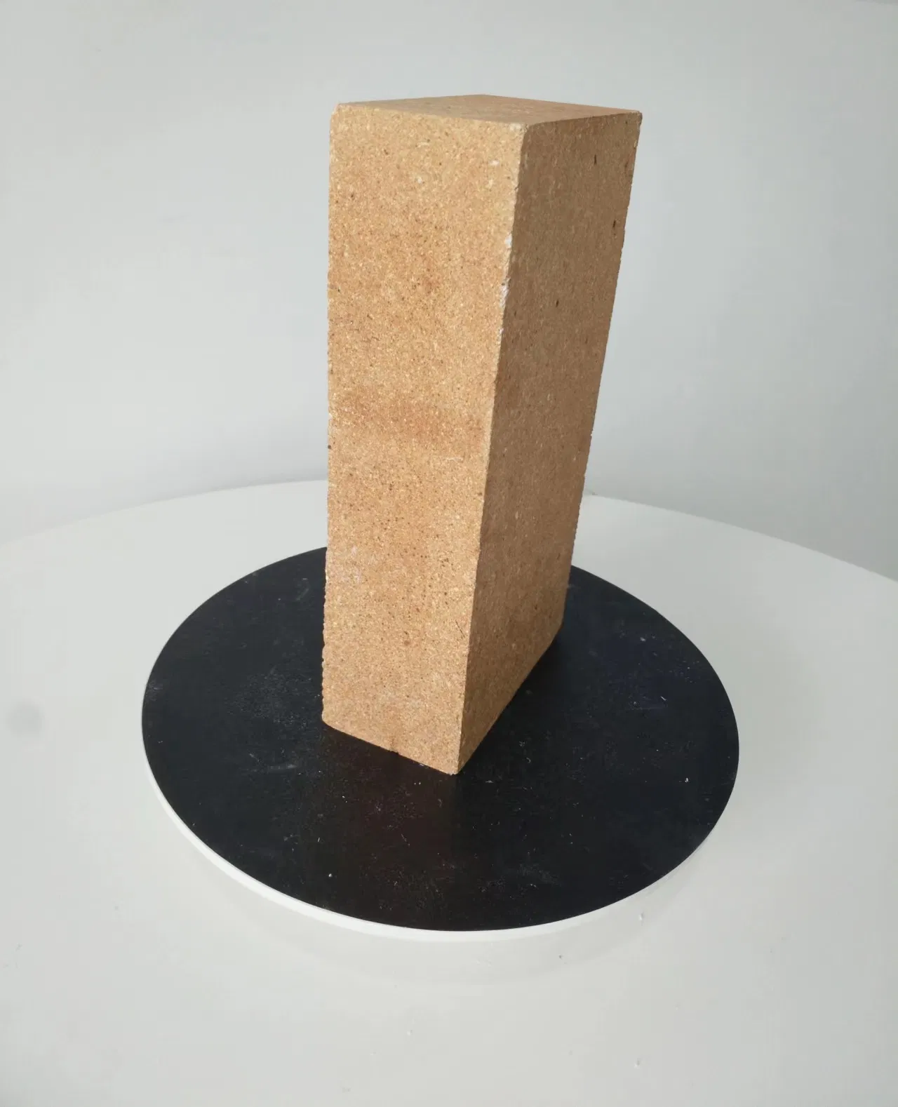 High Insulation Performance Low Porosity Fireclay Brick for Lime Kiln Cement Kiln