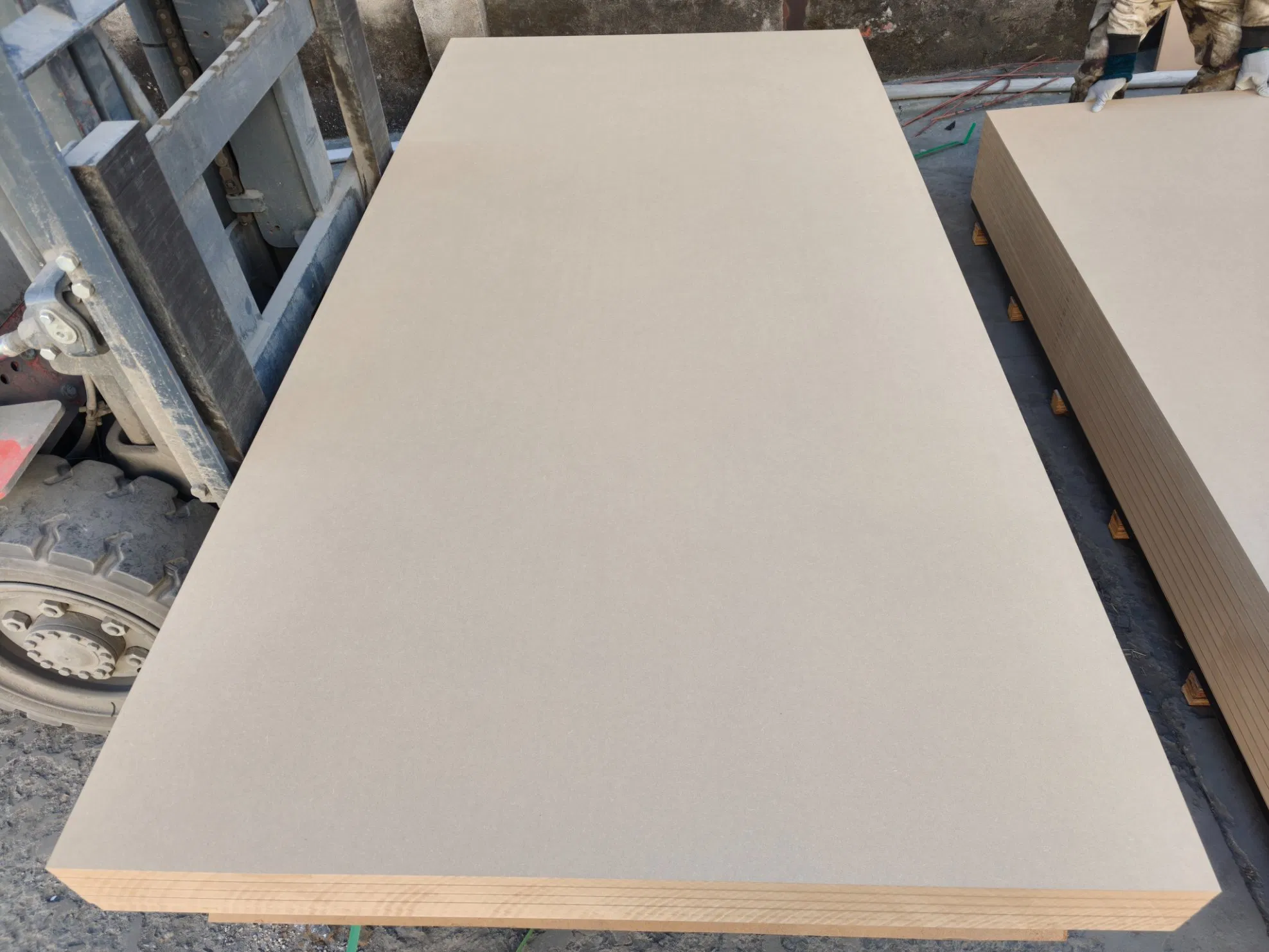 High Density Plain Laminated Wood MDF Board for Europe