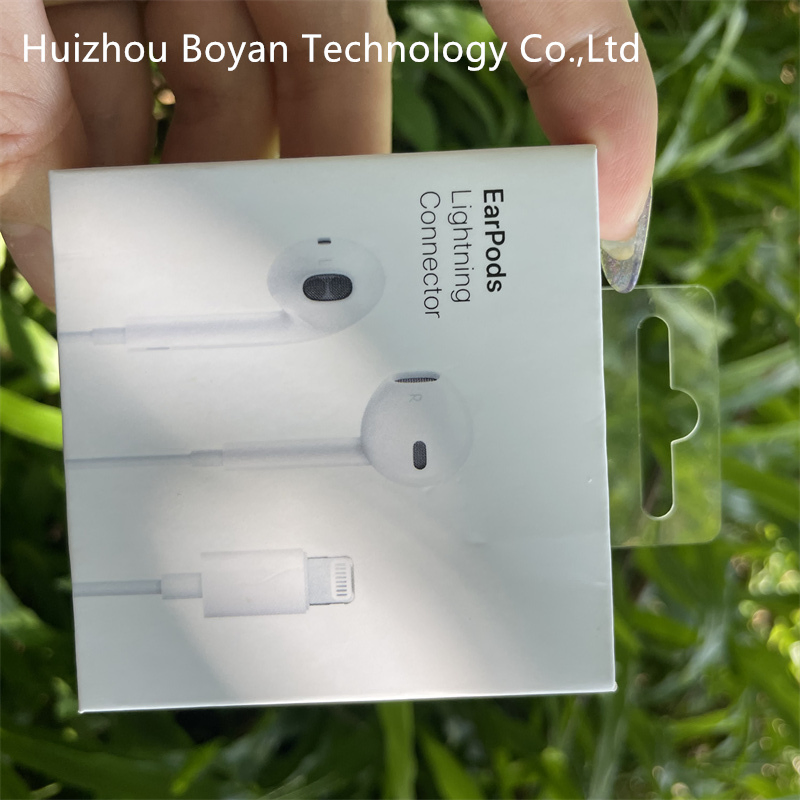 Наушники проводные USB-C, белые, в ухо