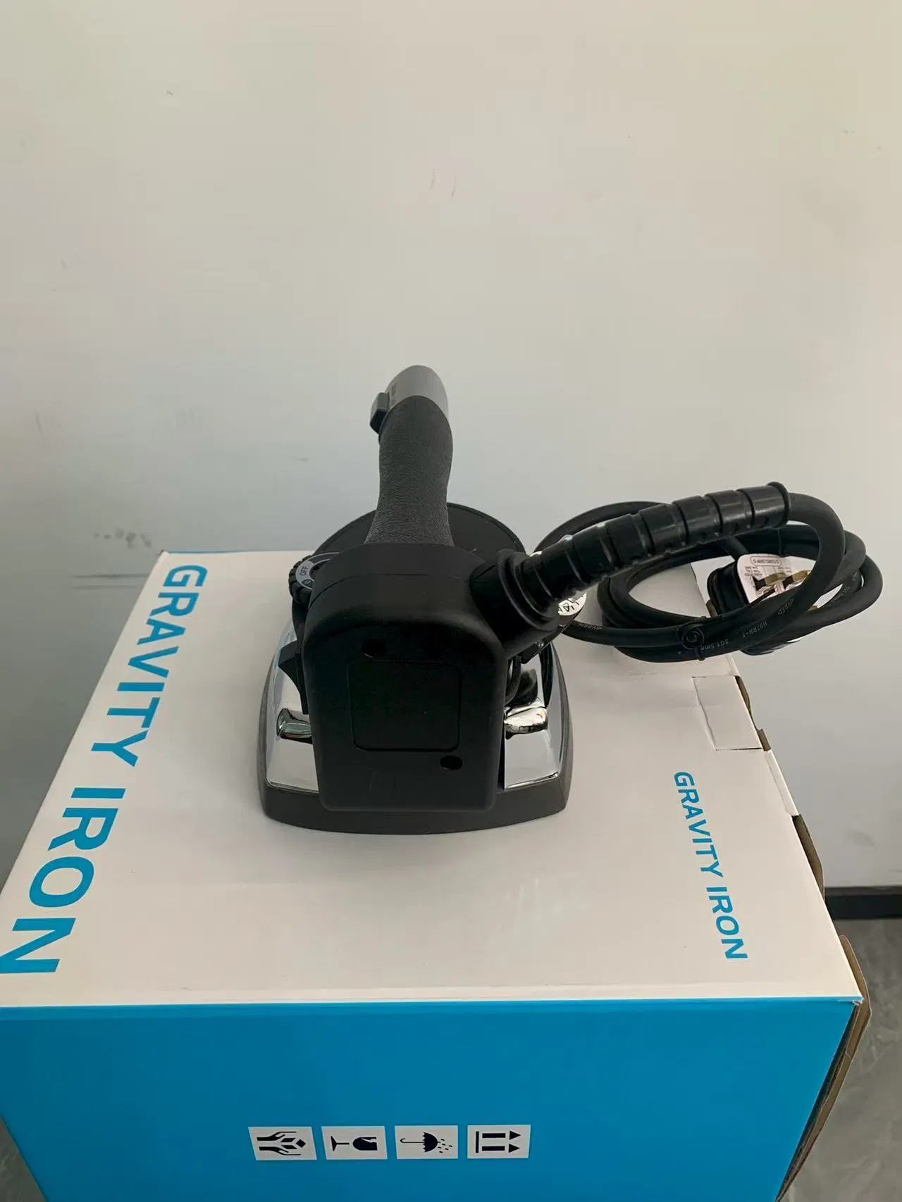 Effortless Clothing Iron with High-Performance Steam Burst Feature