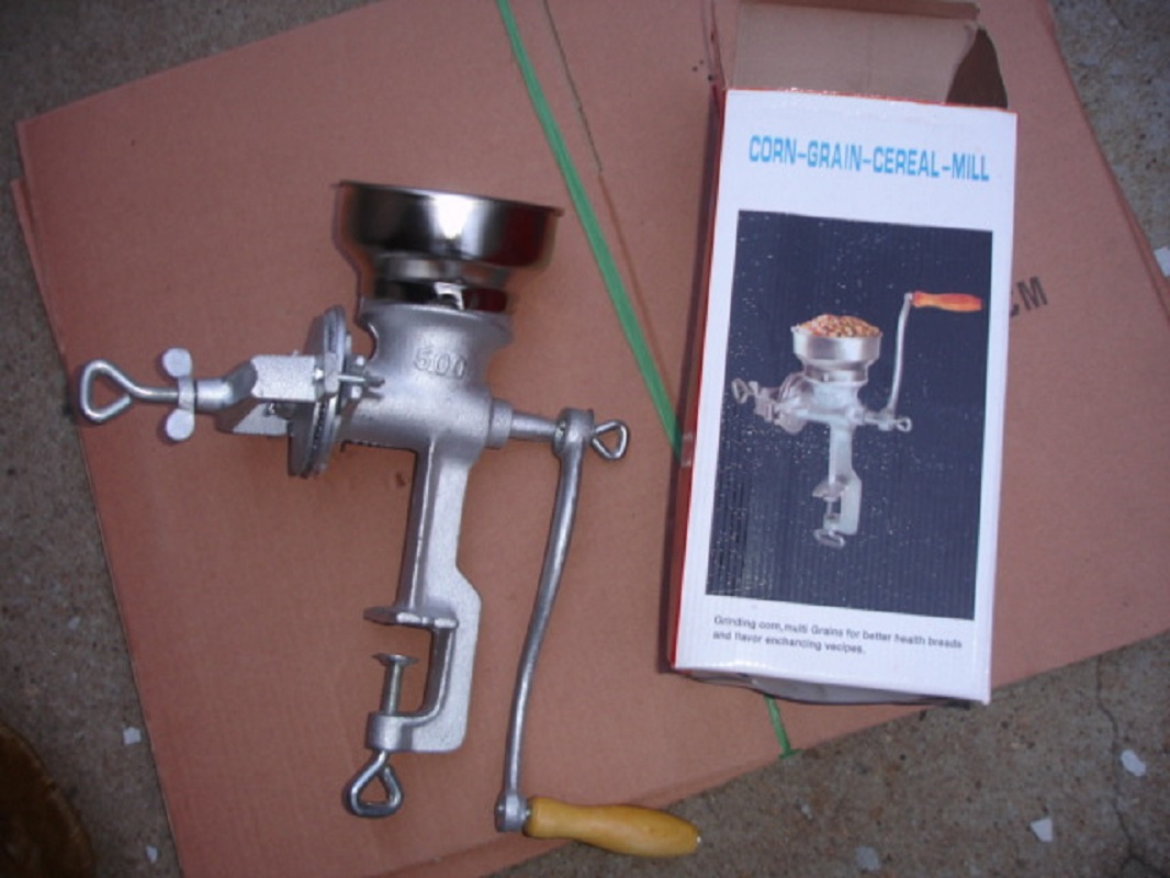 Small Sugar Powder Peanut Cereal Corn Wheat Maize Sorghum Flour Mill Manual Grain Grinder Esg16877