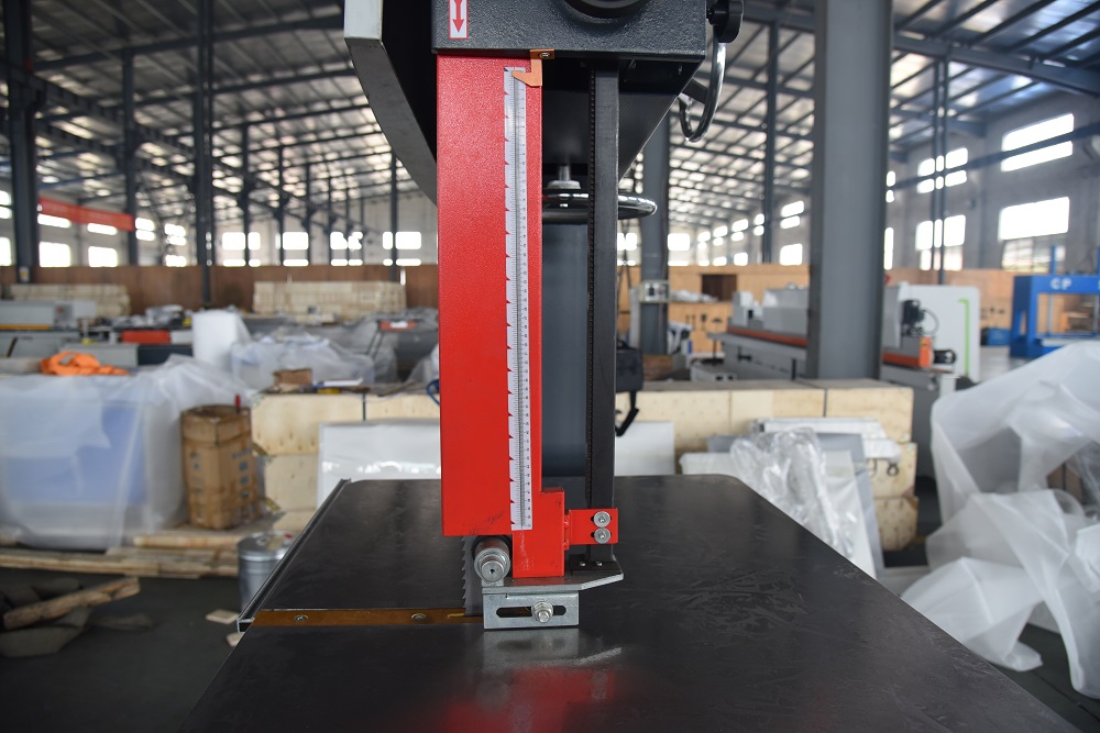 Станок ленточнопильный по дереву для прямой и криволинейной резки MJ398