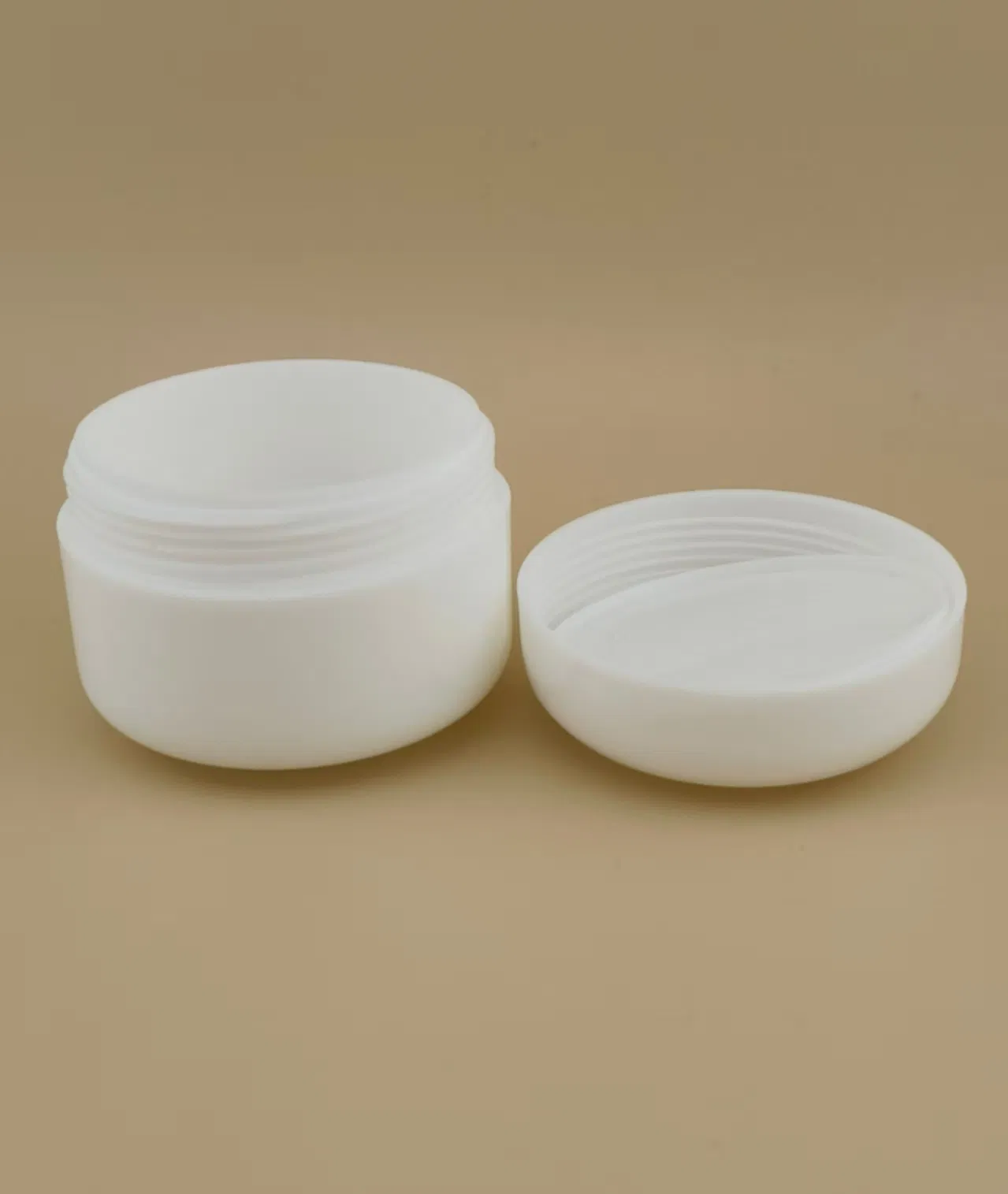 White Plastic Cream Jar with Screw Lid for Female Lotion