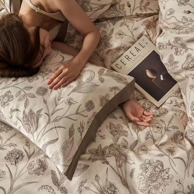 Modern 100% Cotton Four Piece Bedding Set Comfortable Woven Technique