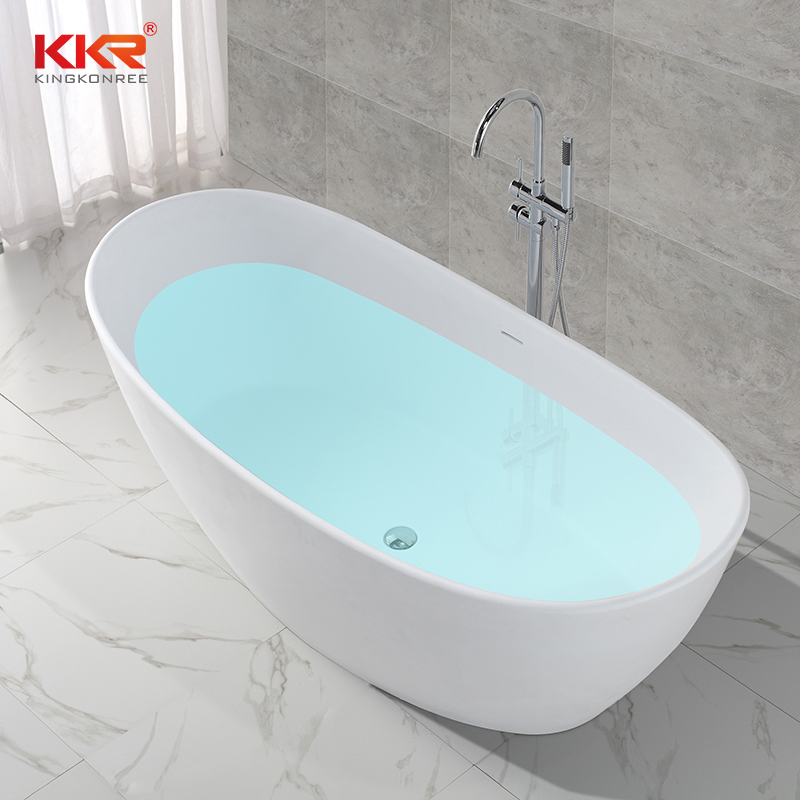 Белая мраморная ванна в форме сердца