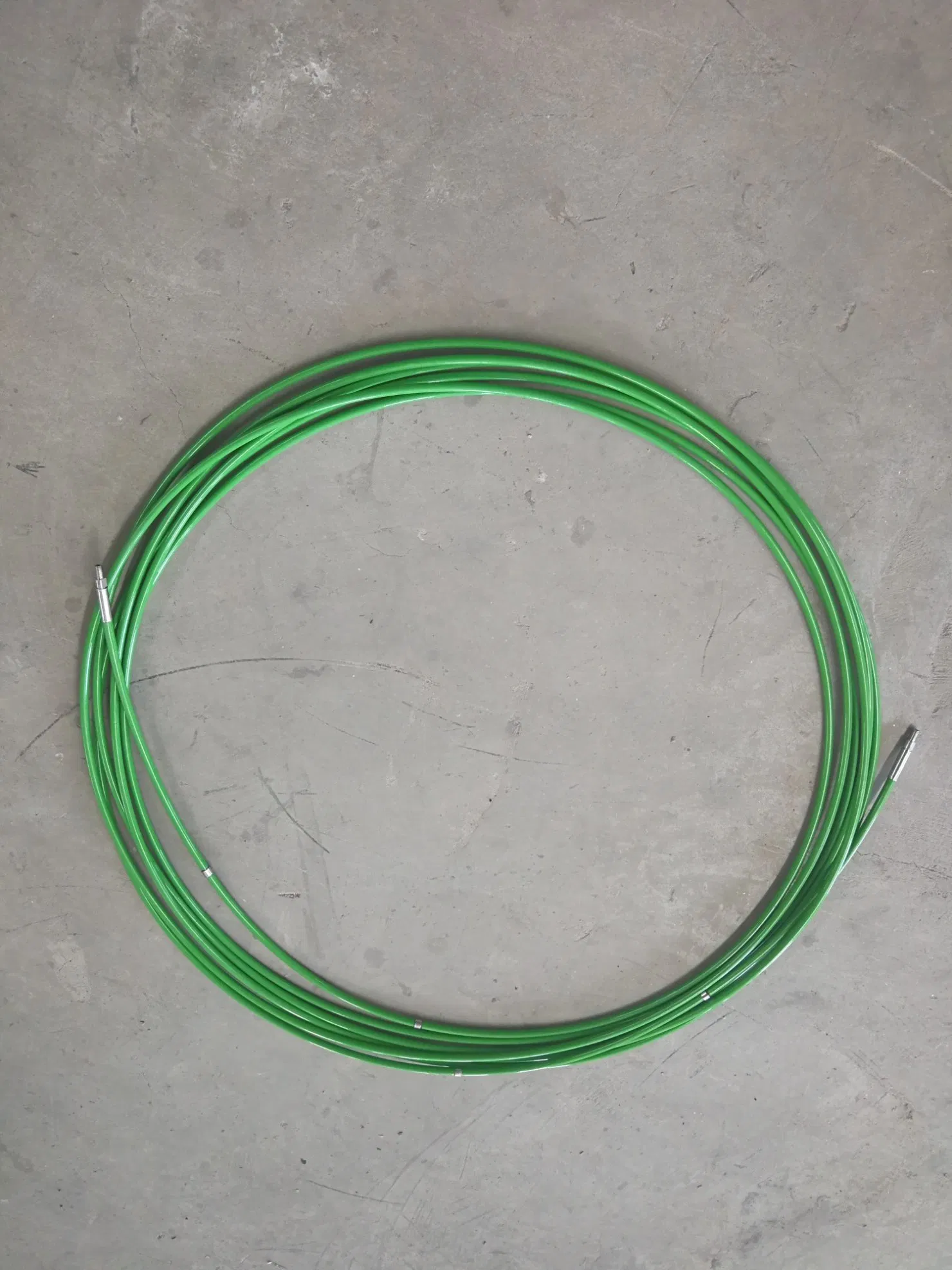 Гибкий армированный шланг высокого давления для воды, масла, химии