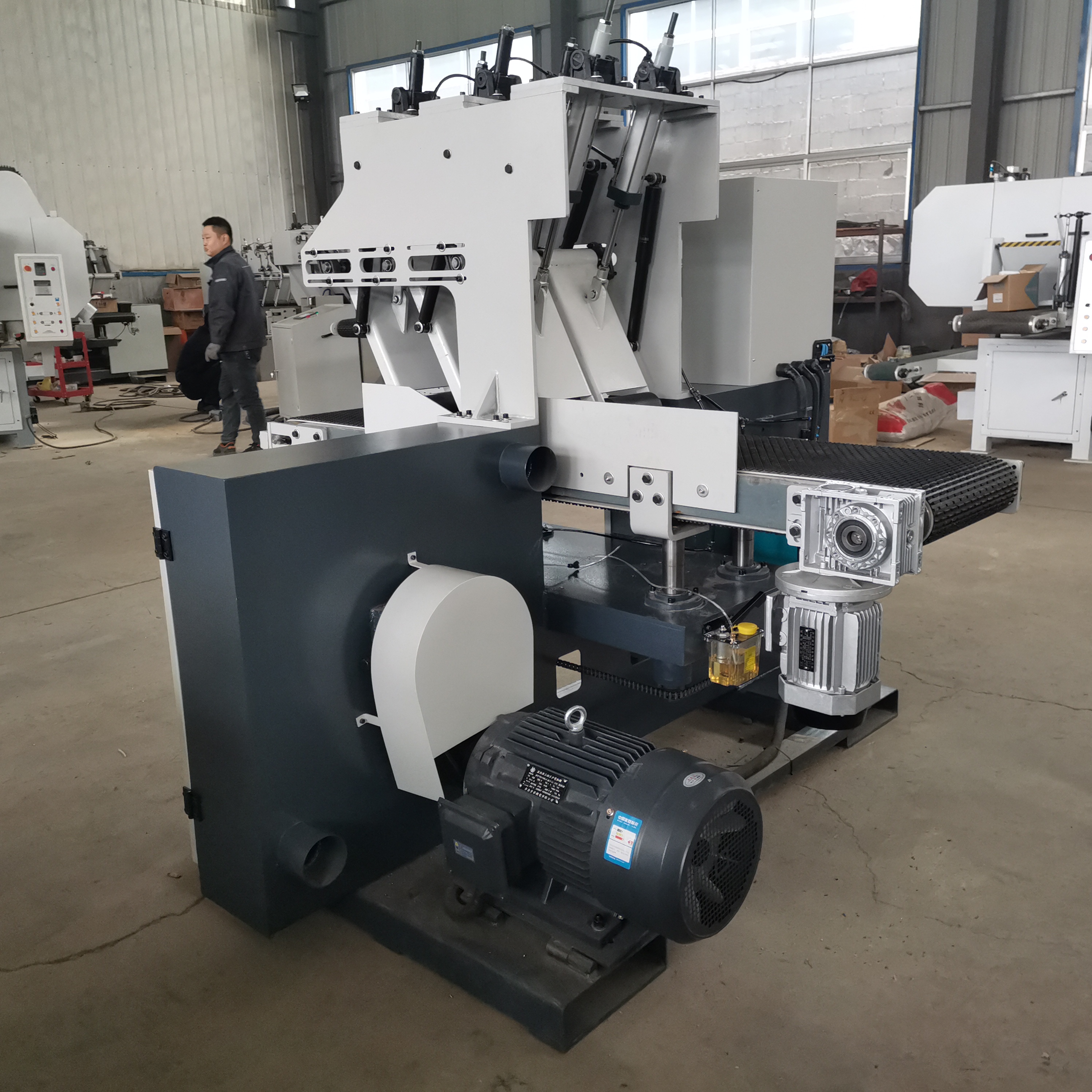 Станок ленточнопильный горизонтальный с ЧПУ по дереву