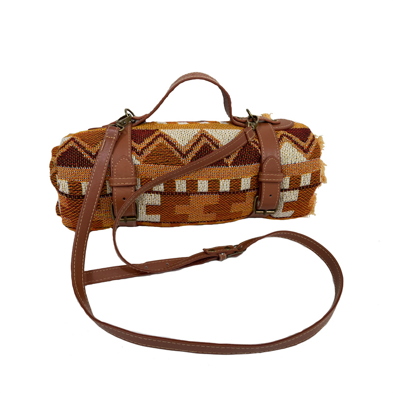 Low MOQ for Custom Woven Throw Rugs 100%Recycled Cotton Geometric Blanket with Leather Straps Custom