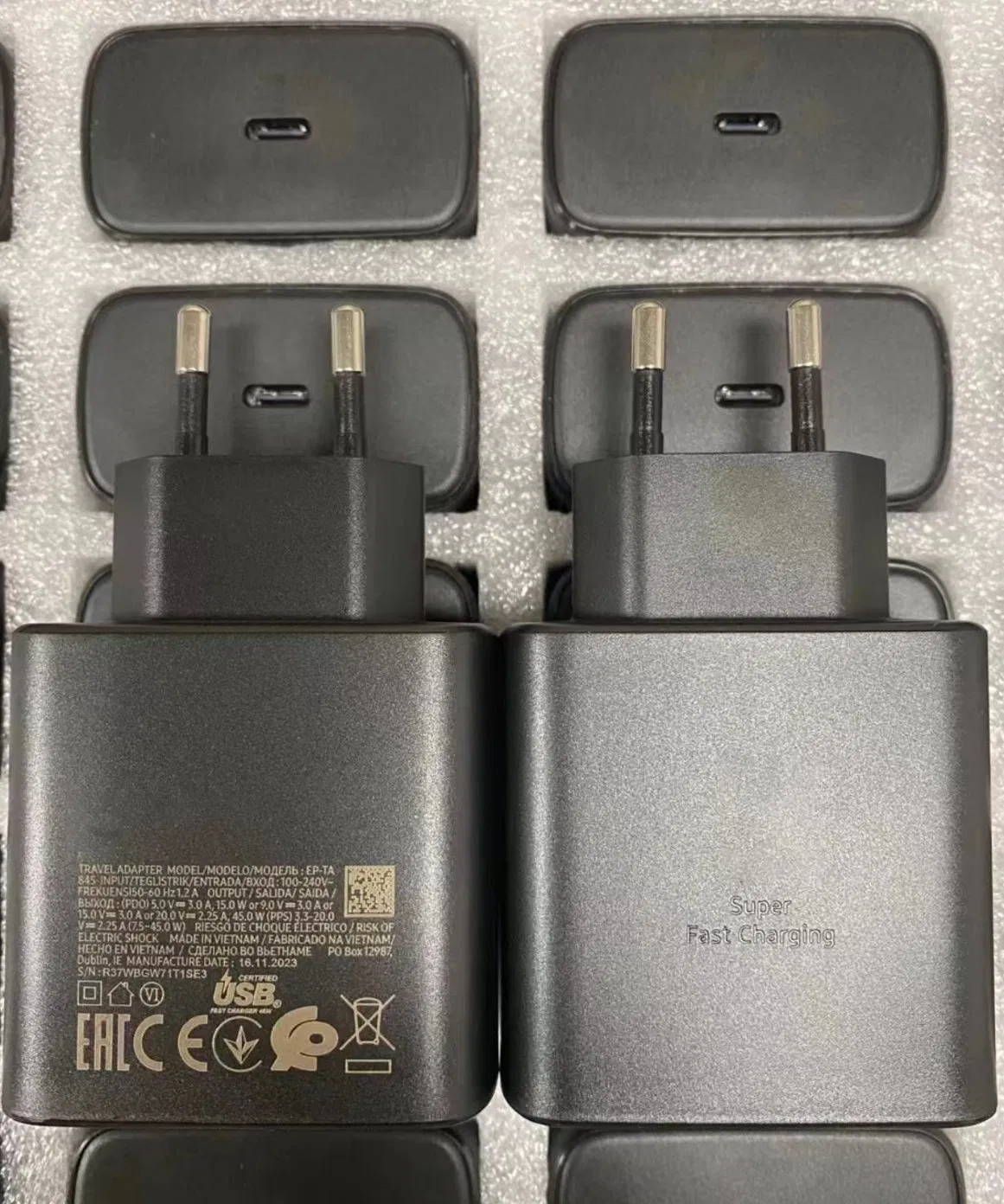 Быстрое зарядное устройство 45W Type-C PD3.0