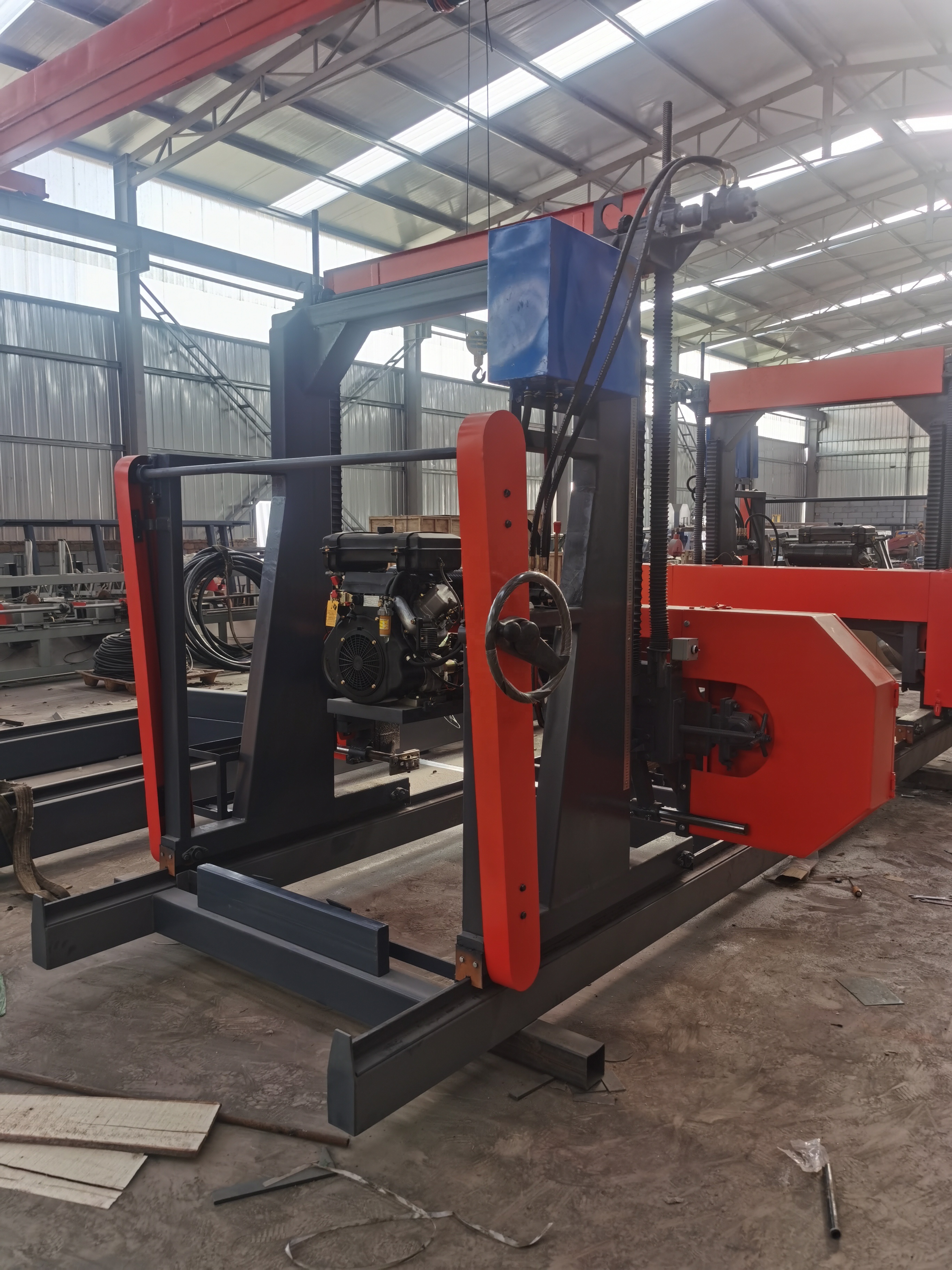 Ленточная пила по дереву горизонтальная