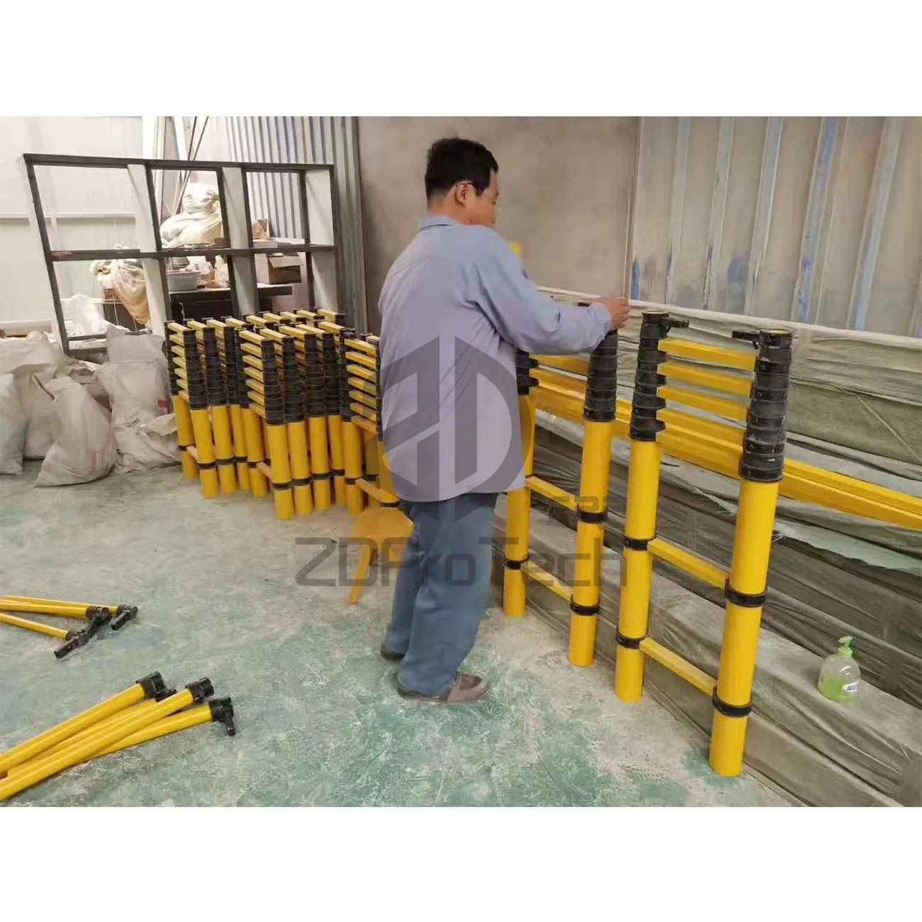 2.5m Light Weight Household Extension Ladder Portable FRP Telescopic Ladder