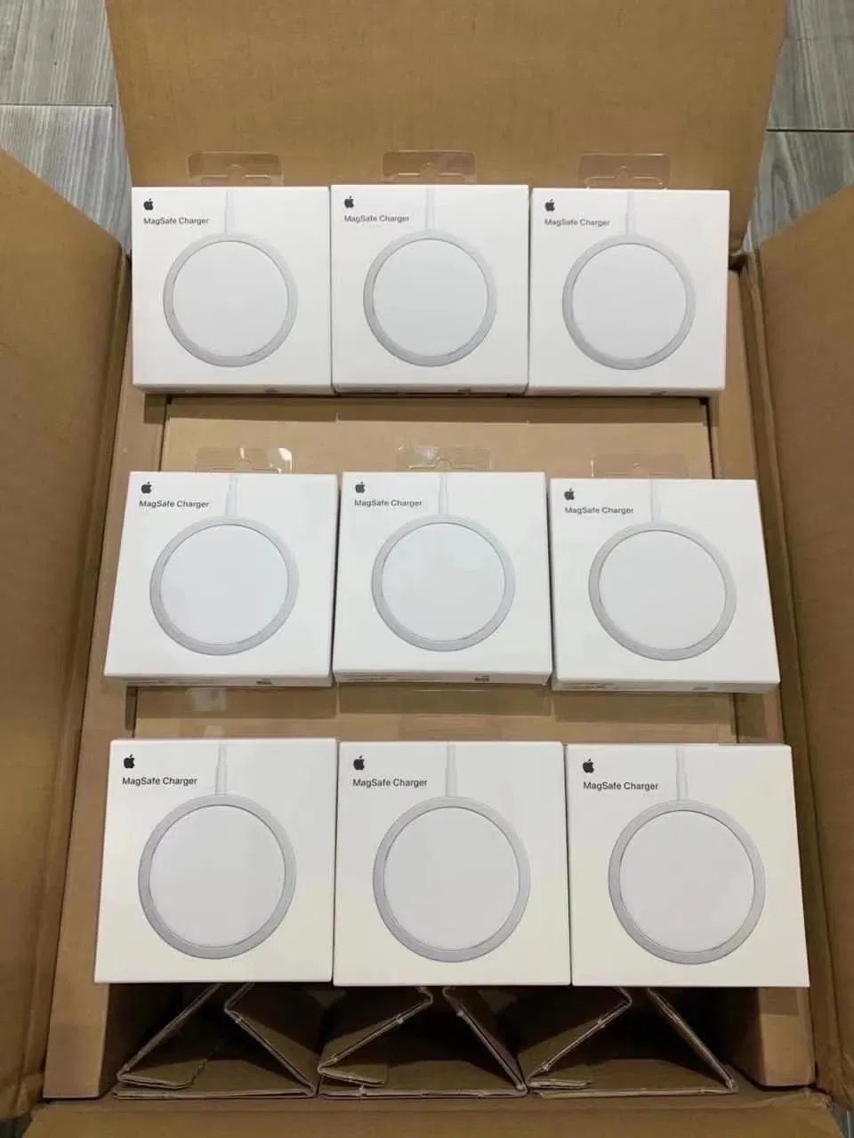 Магнитный беспроводной зарядник MagSafe 15W для iPhone