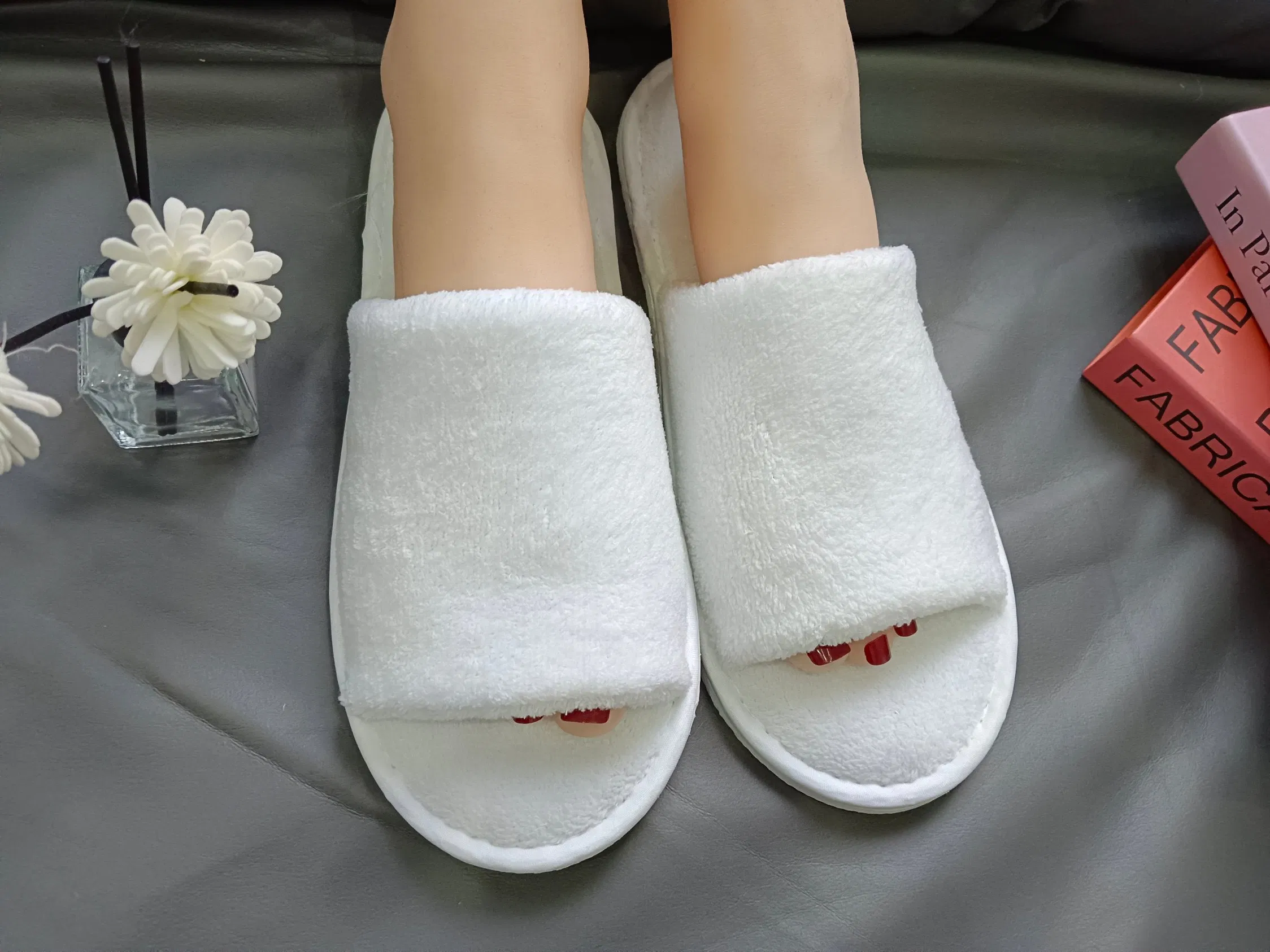 Factory Wholesale Custom White Coral Fleece Velvet Closed Toe Hotel Slippers Disposable Slippers