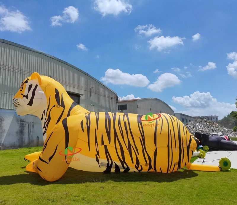 Realistic Inflatable Tiger Model Lifelike Inflatable Animal Cartoon Design Tiger for Event Decoration