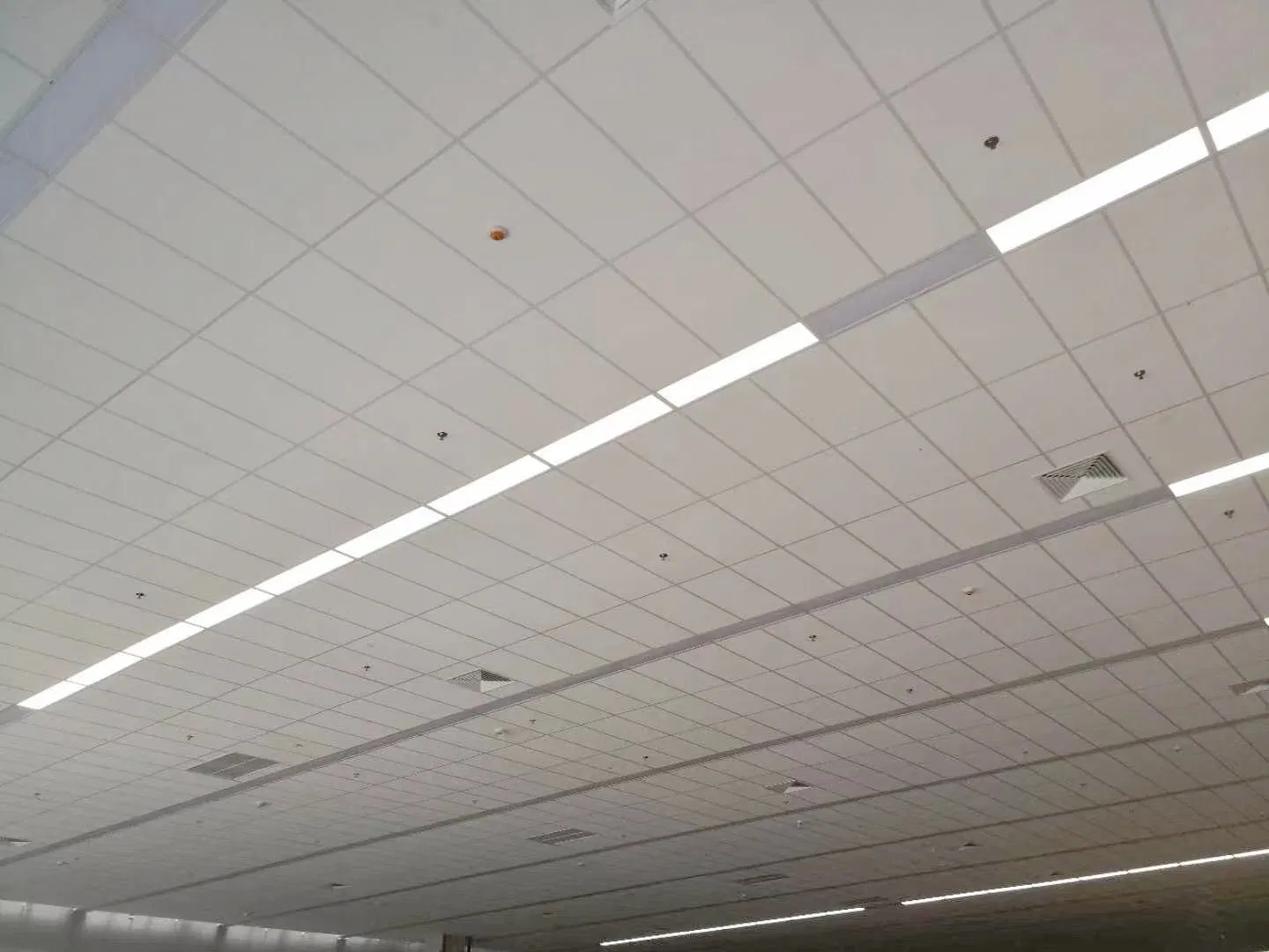 Factory Price Soundproof Suspended Ceiling Insulation Panels Rock Wool Acoustic Ceiling for Industry
