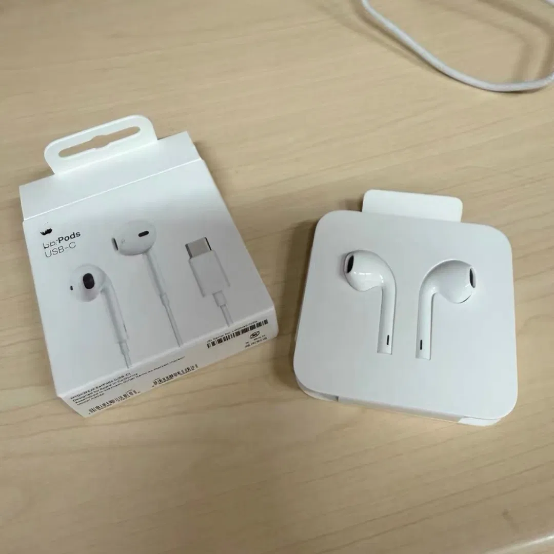 Wired Earphone Suitable for Aple Type-C Android Lightning Wired Control in-Ear