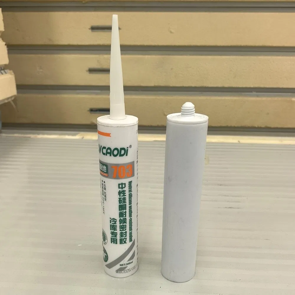 Super Adhesive Cold Solid Polyurethane Liquid Storage PU Spray Waterproof Antibacterial and Energy Saving Sealant Glue