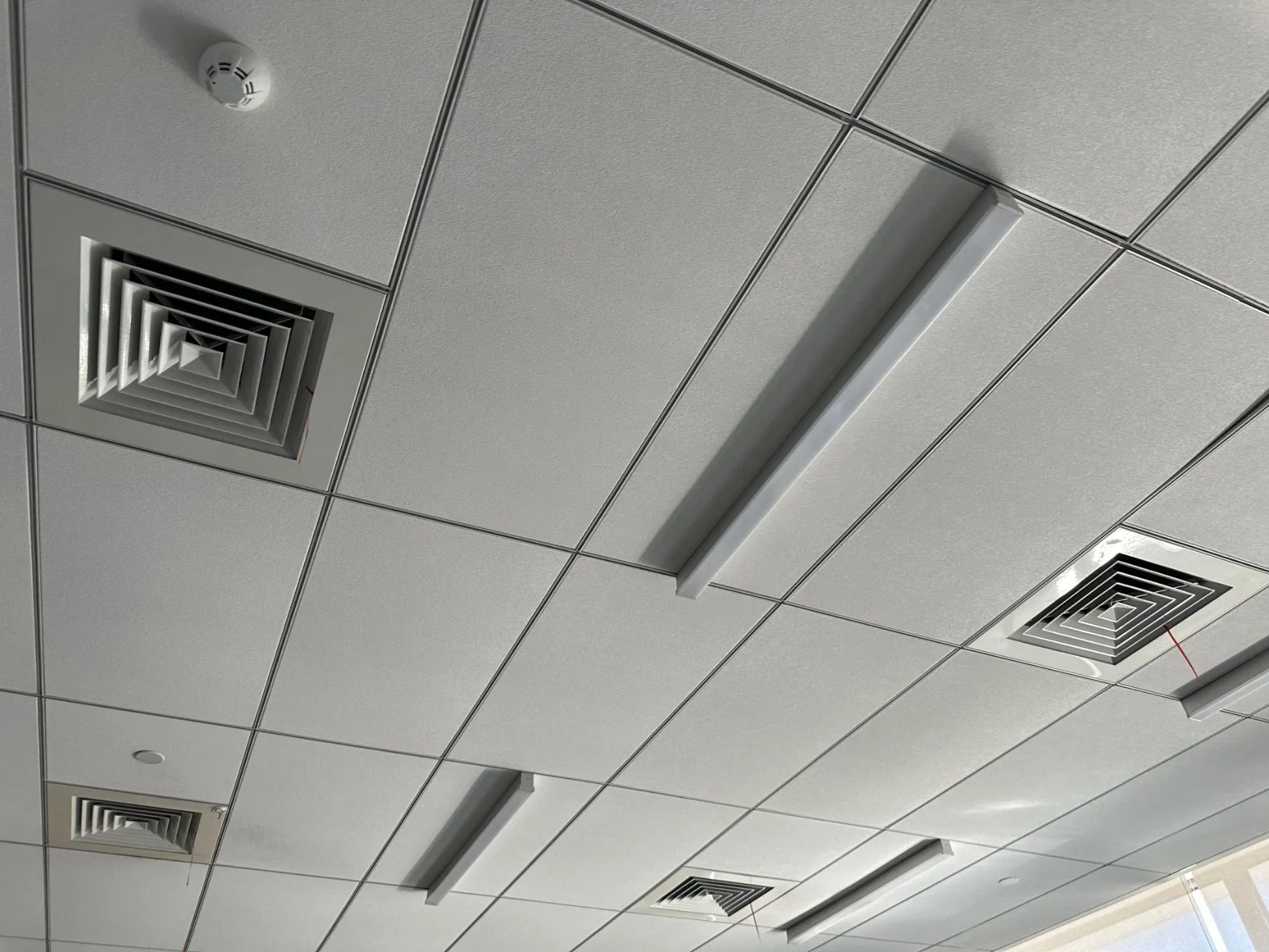 Indoor Decoration 60X60cm Mineral Fibre Ceiling Tiles Lightweight Tegular Acoustic Insulation Ceiling Board