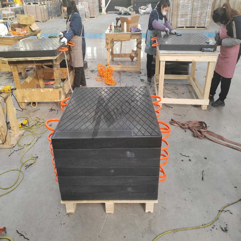 Custom Size Safety UHMWPE Mobile Cribbing Blocks Crane Stabilizer Pad Outrigger Pad with Handle Logo