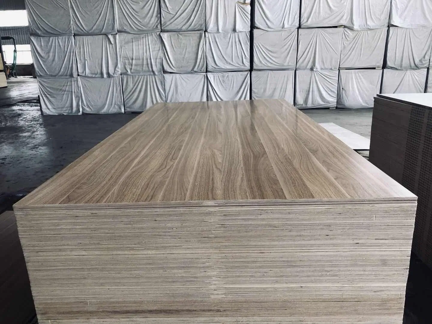 1220X2440mm 18mm Marine Melamine Laminated Wood Board Plywood for Furniture and Cabinet