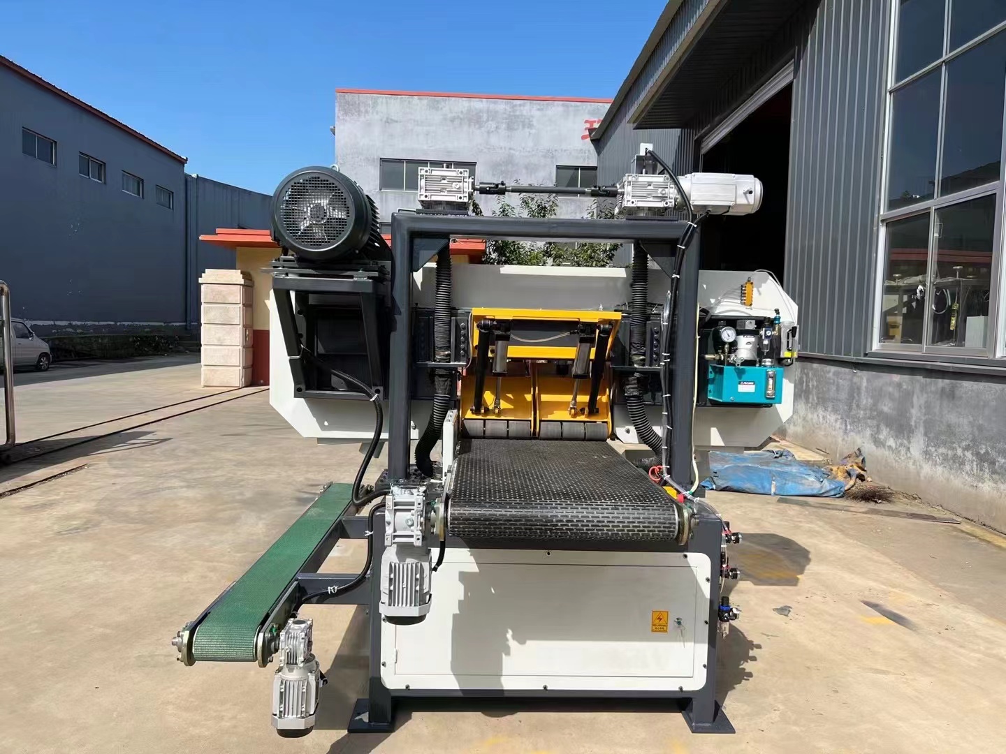 Ленточная пила по дереву горизонтальная для твердых пород