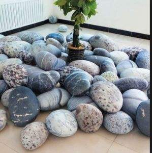 China Polished Landscaping Black River Stone Pebbles for Garden