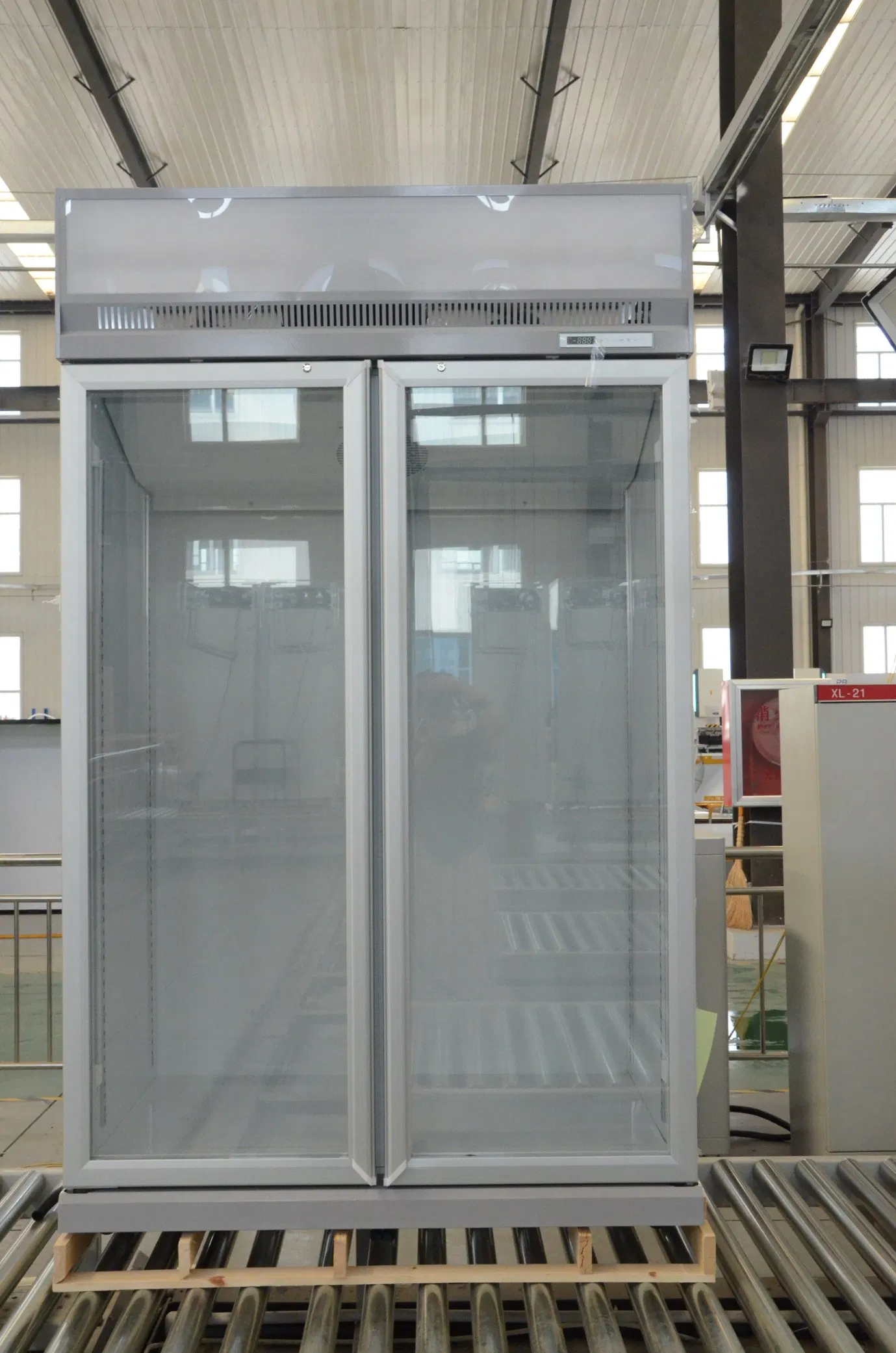 Коммерческий холодильник-витрина трехдверный SC-M1727