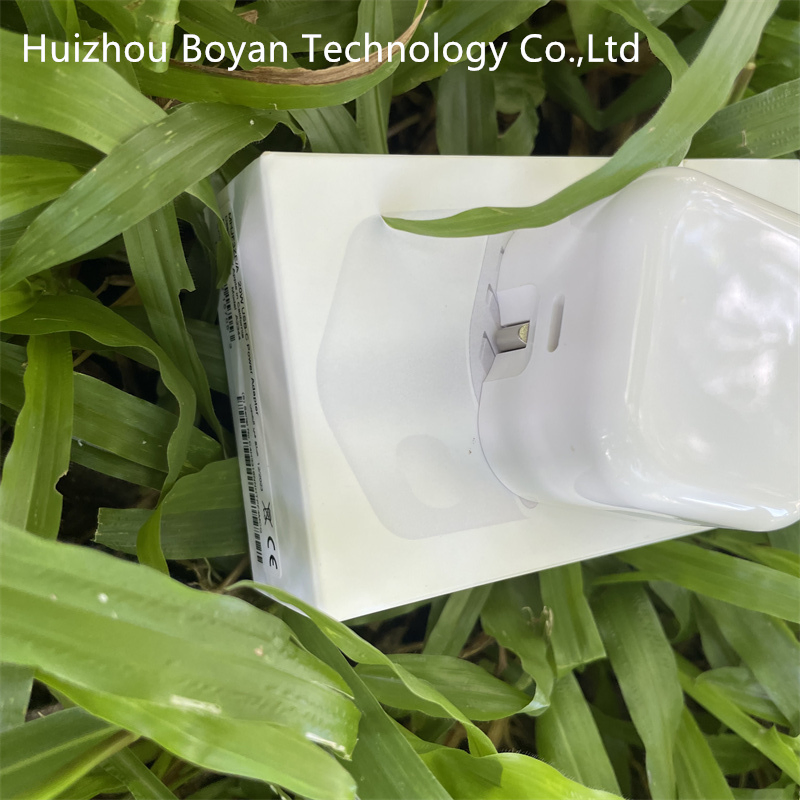 Factory Directly Original Foldable 20W Type C Socket UK 3 Pin