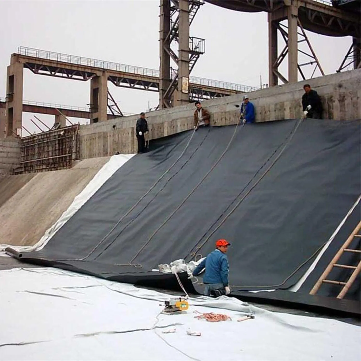 Mining Projects HDPE Smooth Geomembrane Giant Pond Lining Waterproofing and Leakage Prevention