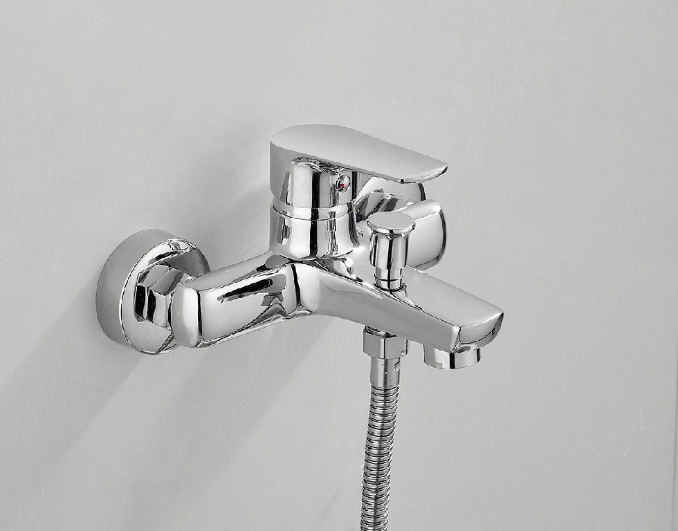 Смеситель для ванны настенный однорычажный Pinslon