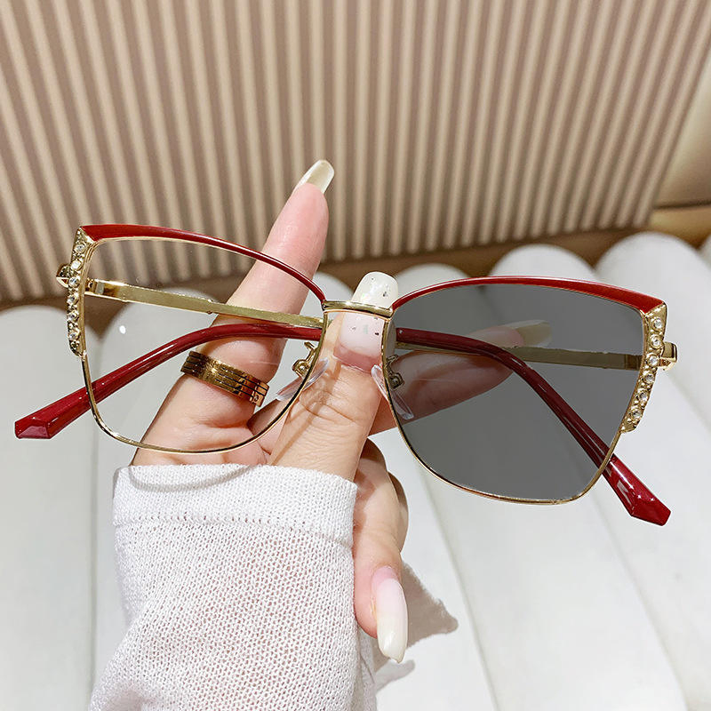 Custom Logo 2025 Anti Blue Metal Cat Eye Myopia Glasses Ladies Photochromic Optical Blue Eyeglass