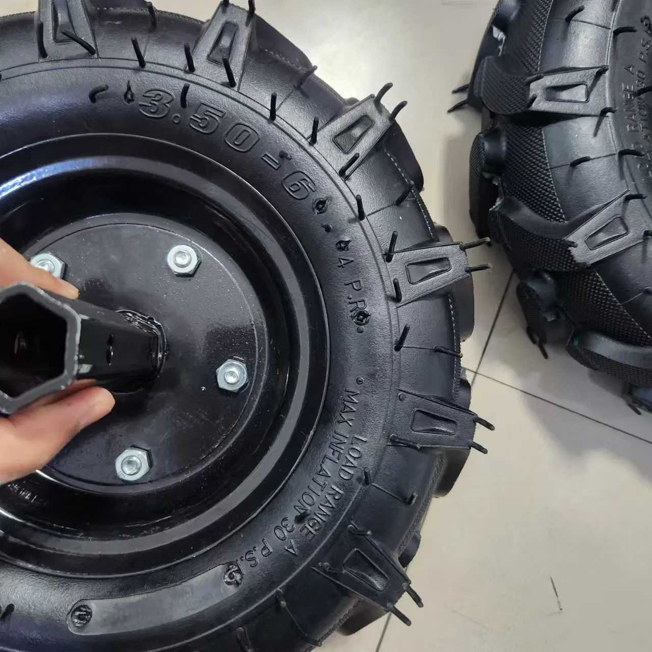3.50-6 Lug Tread Rubber Tire and Wheel