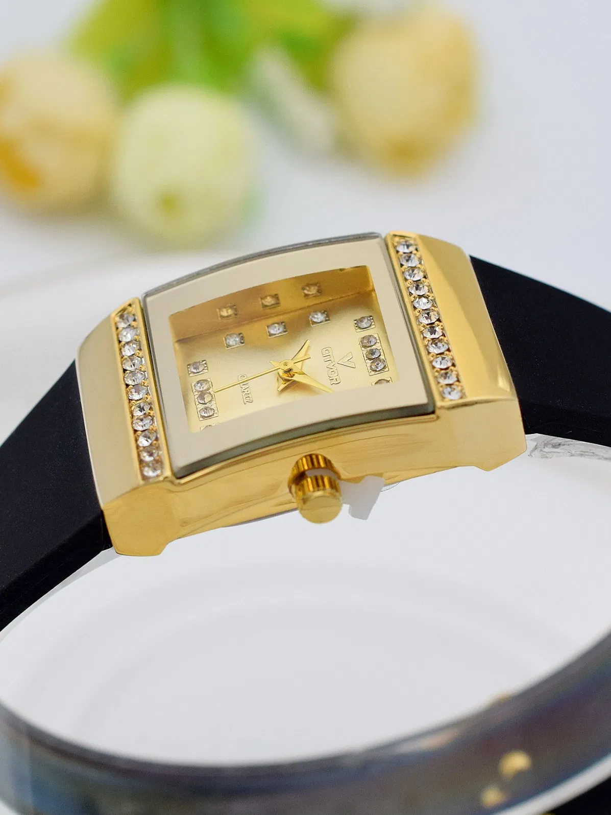 Hot Sale Waterproof Silicone Strap Lady Watch Alloy Watch