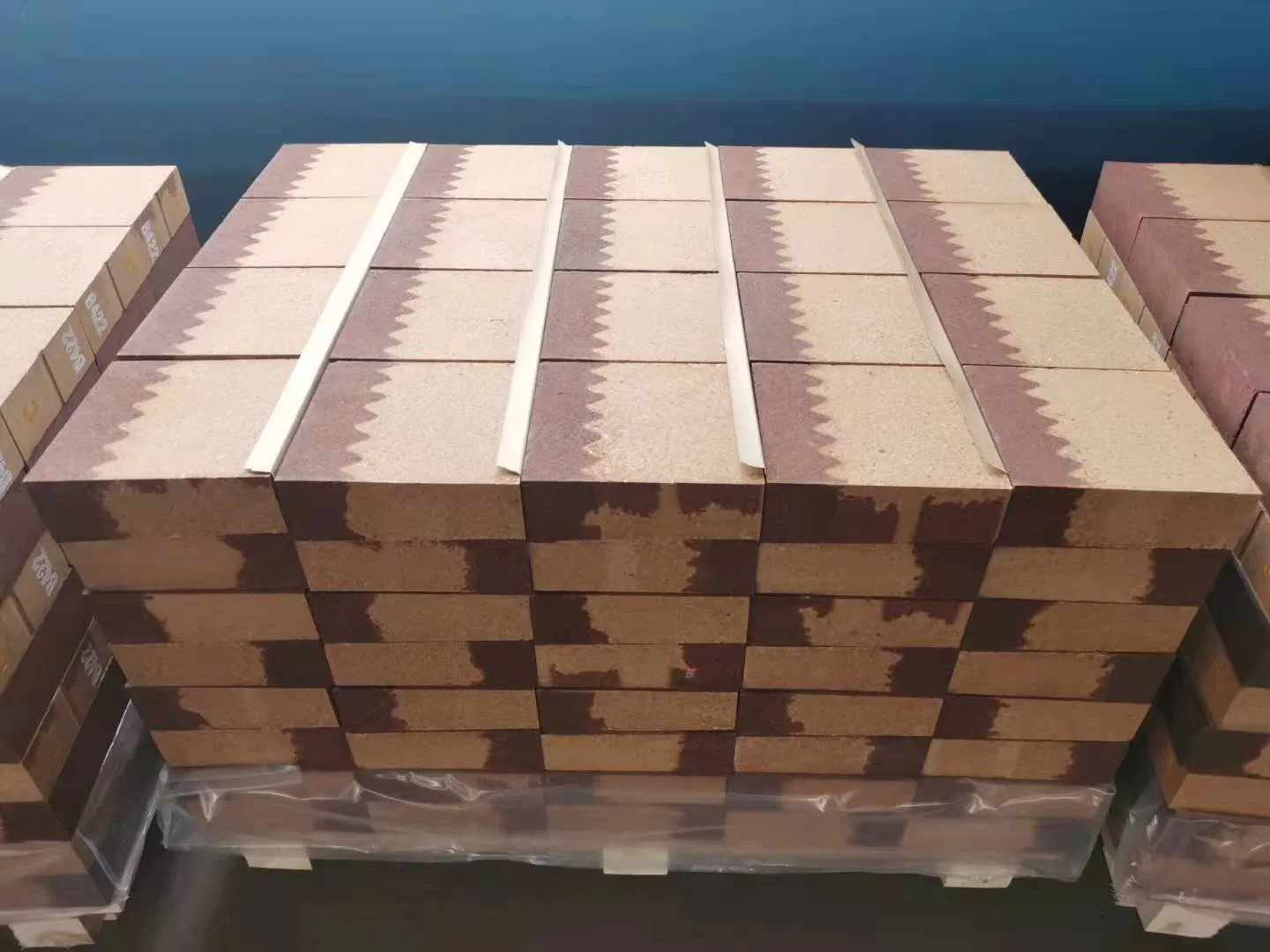 Магнезитовый огнеупорный кирпич для цементных печей