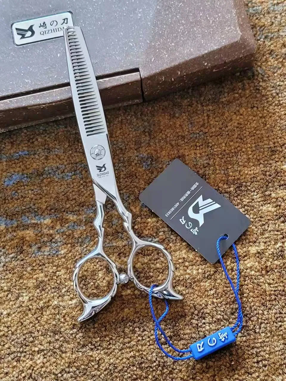 Salon Hairstylist 5.5 Inch Hair Scissors Small Scissors Japanese Barber Scissors for Professional