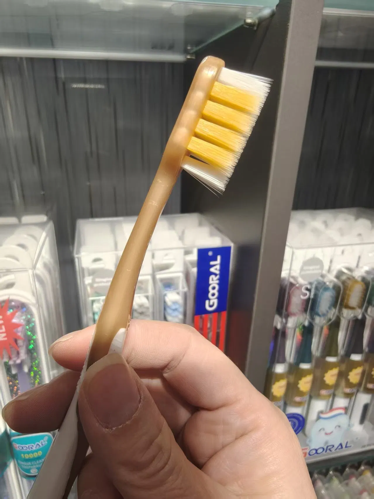Vibrant Adult Toothbrush for Affordable and Effective Cleaning