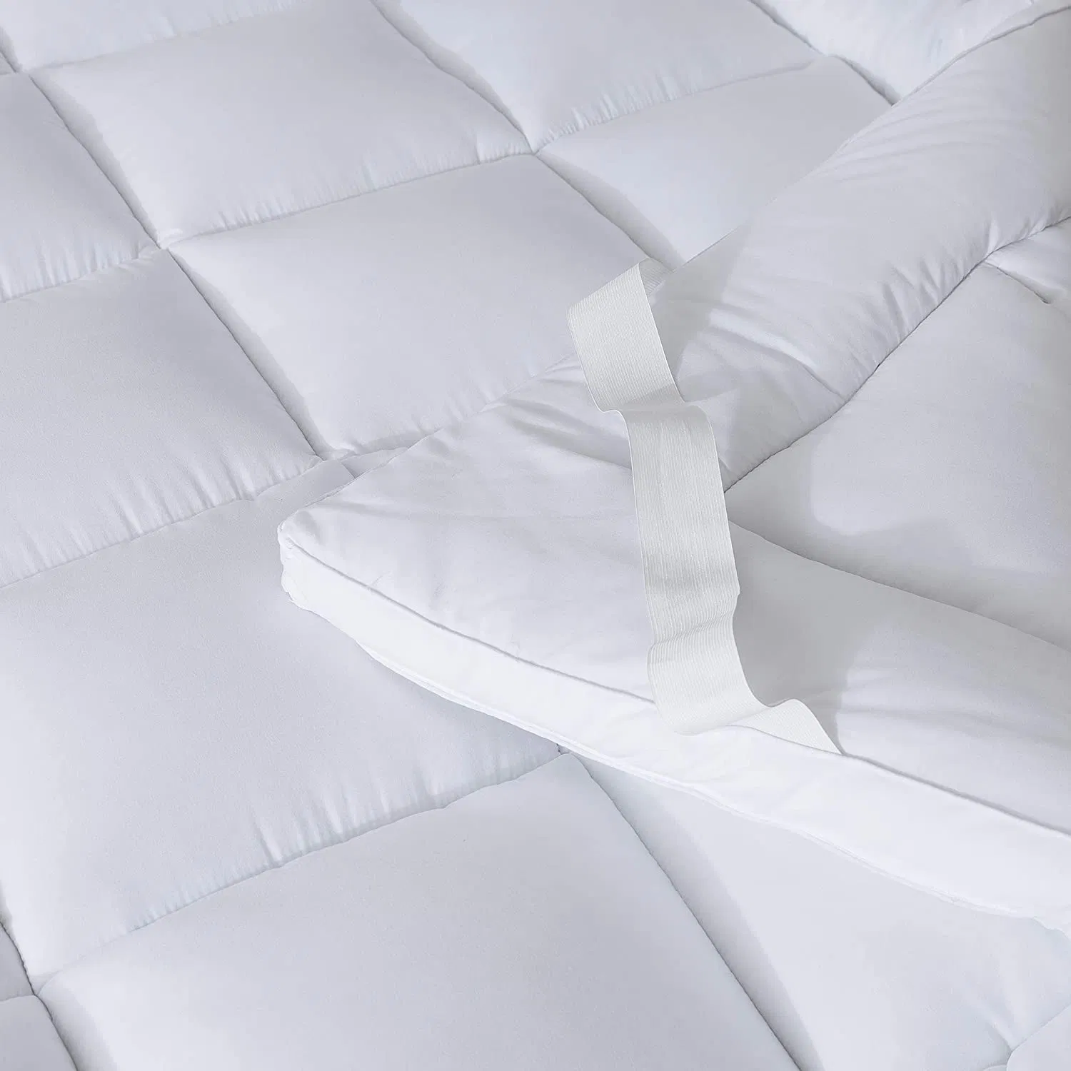 China Manufacturer Combed Cotton Shell Hollow Polyester Fiber Filled Elastic Band Strapped 5cm Height Gusset Bed Mattress Bed Pad Topper