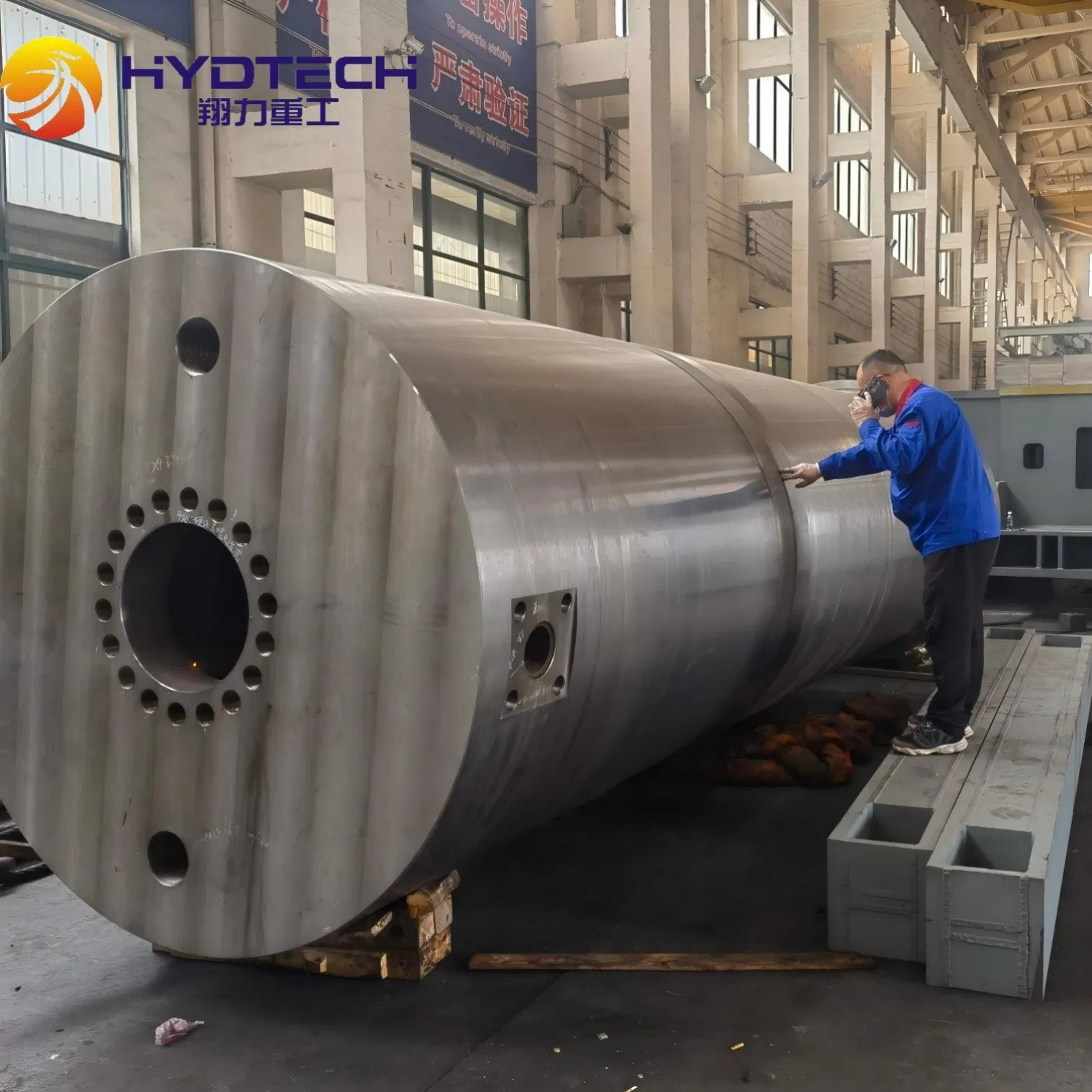 Гидравлический цилиндр для пресса 4000т и экскаваторов