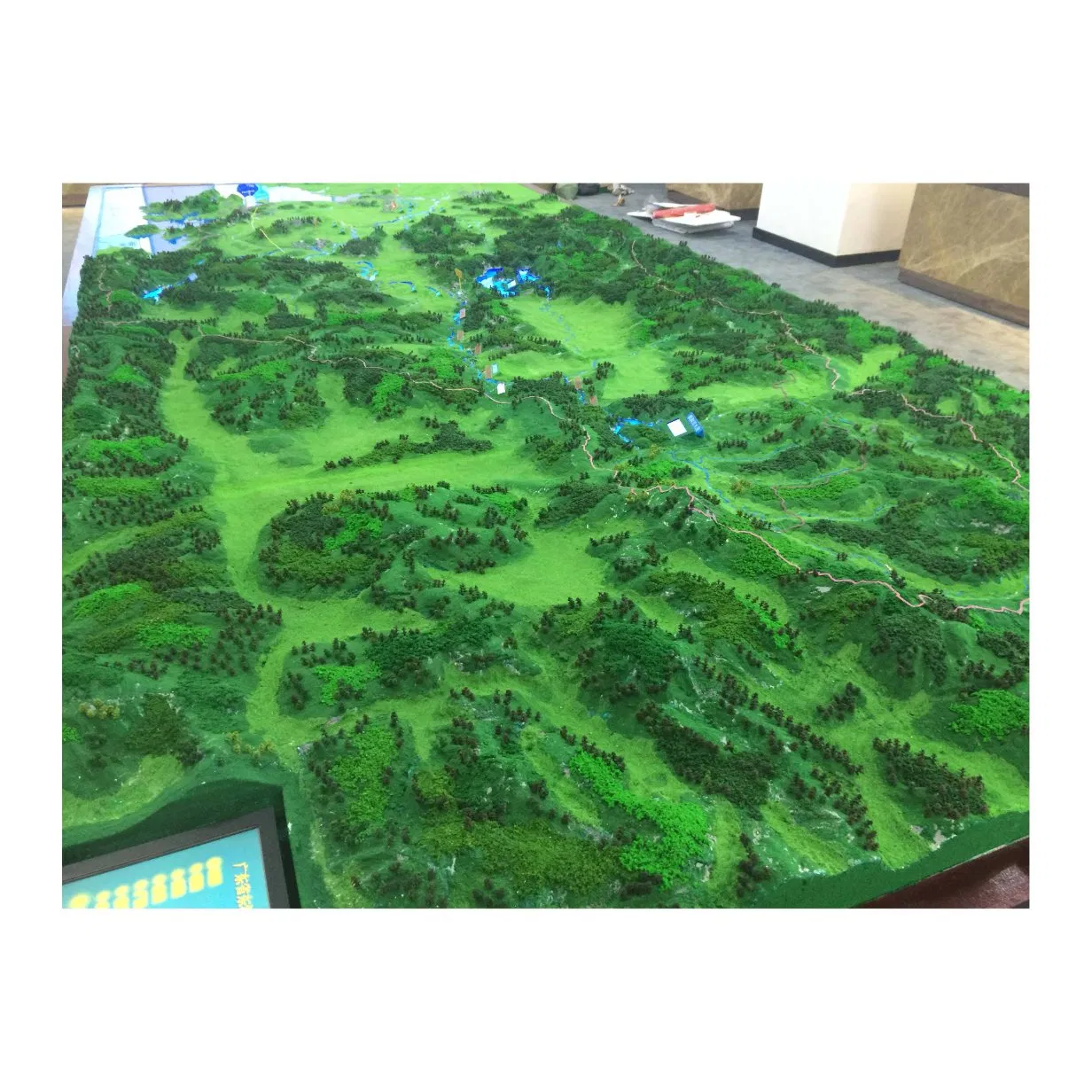 Customized Proportional Sand Table Model for Urban Terrain and Landform Planning
