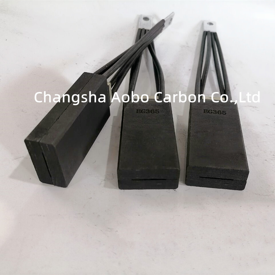 Угольная щетка EG365 из электрографита