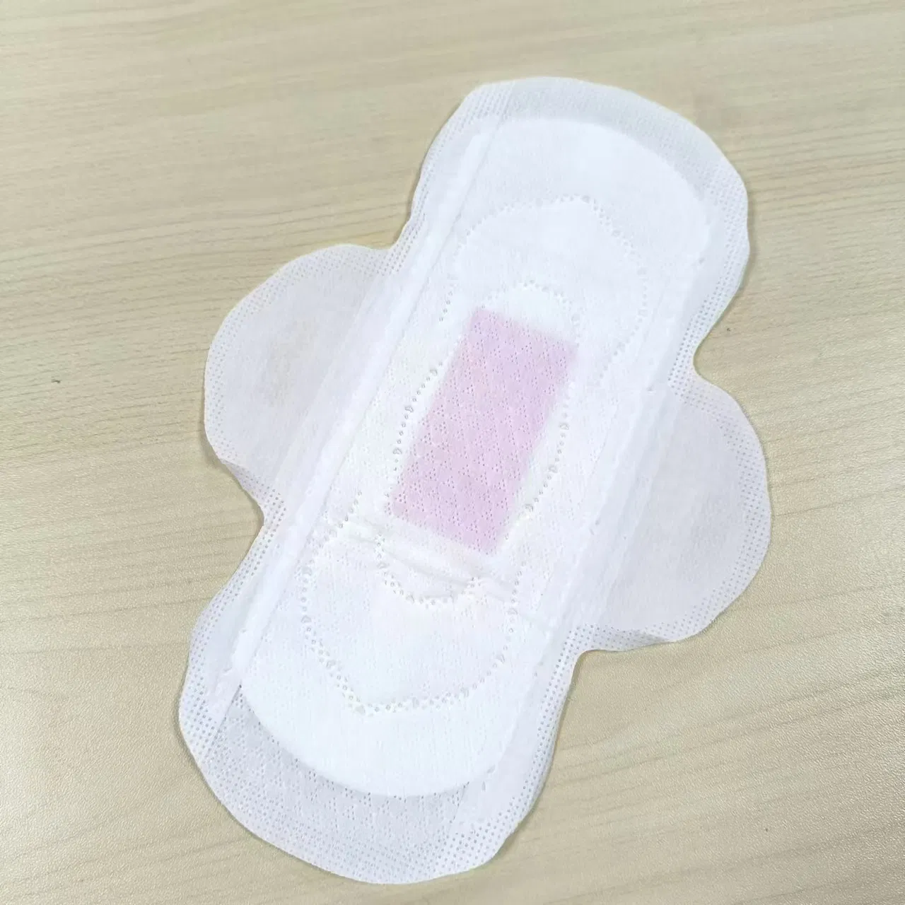 Mint Chip Cool Feeling Sanitary Napkins for Women Using