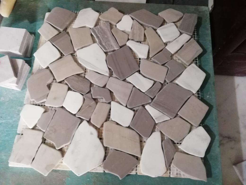 Мозаика из натурального камня неправильной формы