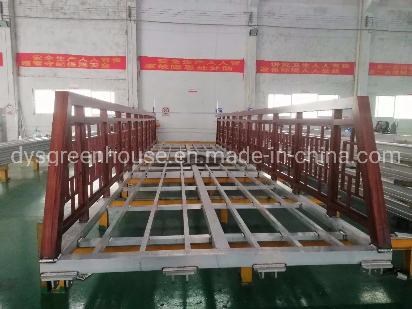 an Approach Bridge Between Pontoon Platform on Water Floating Platform Portable Steel Bridge