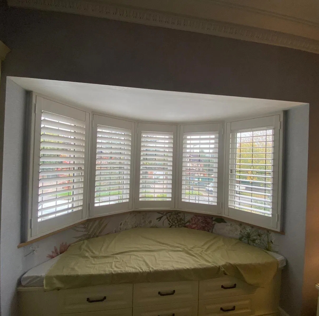 China Factory Direct Wood Plantation Shutters European Design Horizontal Opening Wooden Shutters Door System