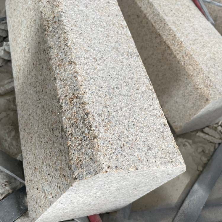 Flamed/Bush-Hammered Finish China G682 Yellow Beige Granite Pavers for Walkways and Driveways