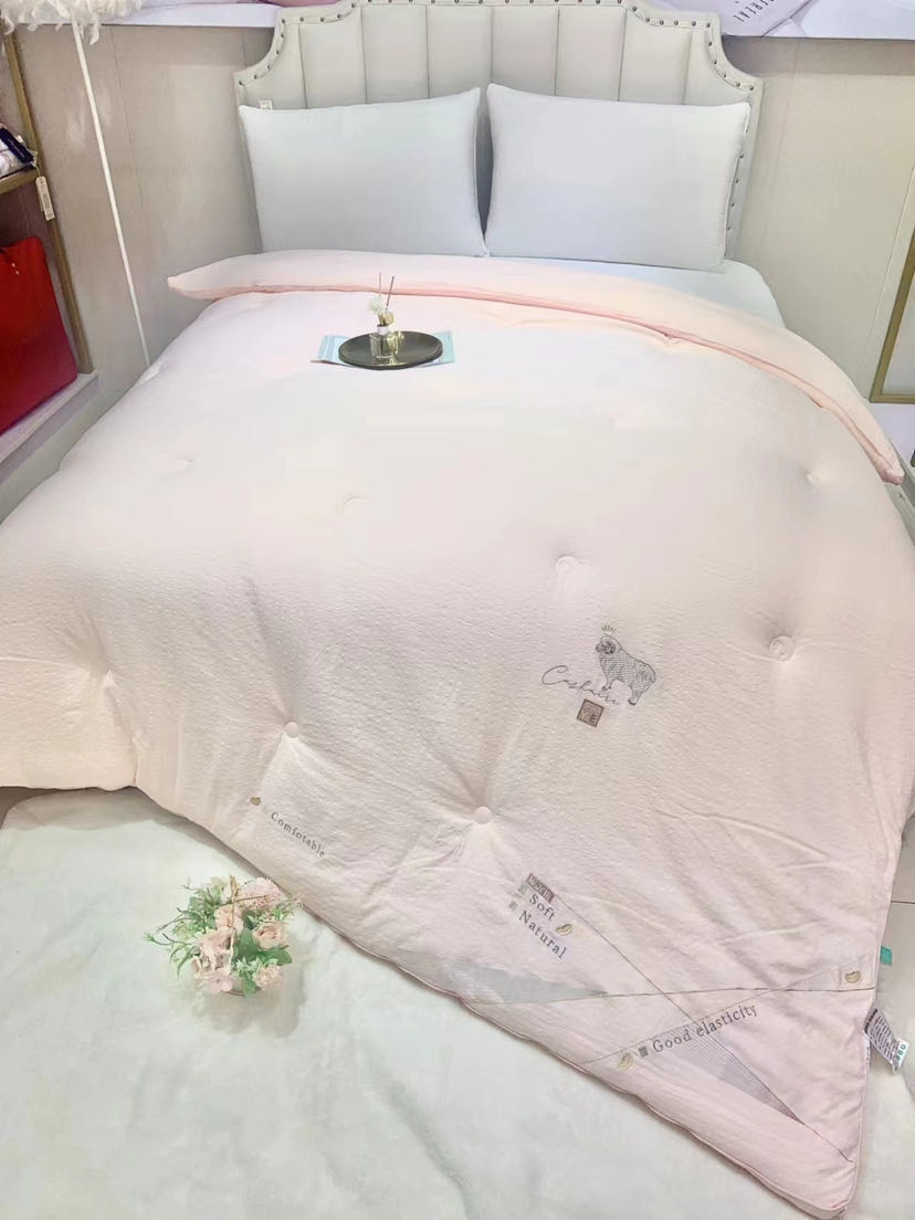 Hot Selling Soybean Filled Quilts for Autumn and Winter, Suitable for Use with Air Conditioners