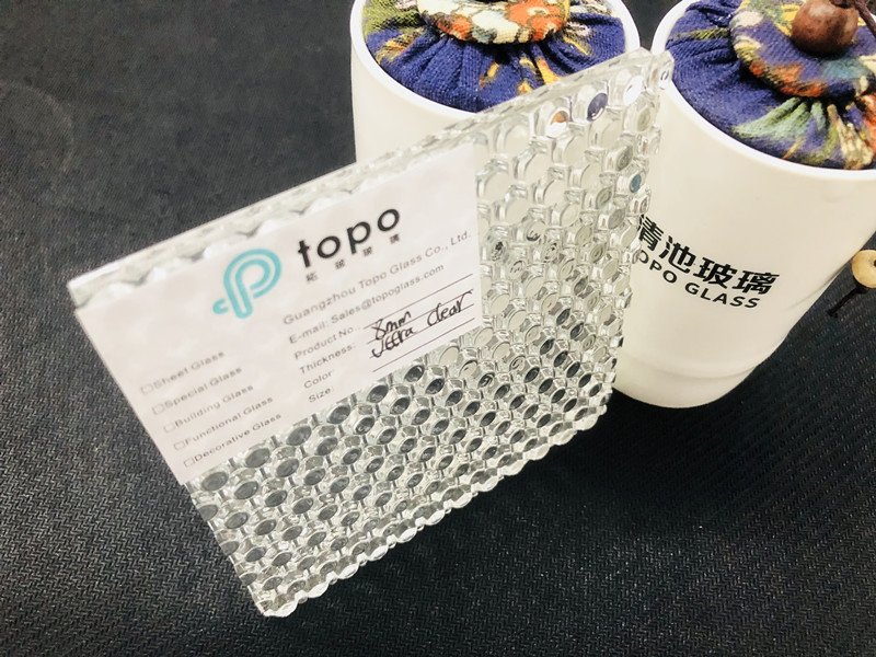 5mm 6mm 8mm Super Clear Low Iron New Design Figured Pattern Glass (UCP-TP)