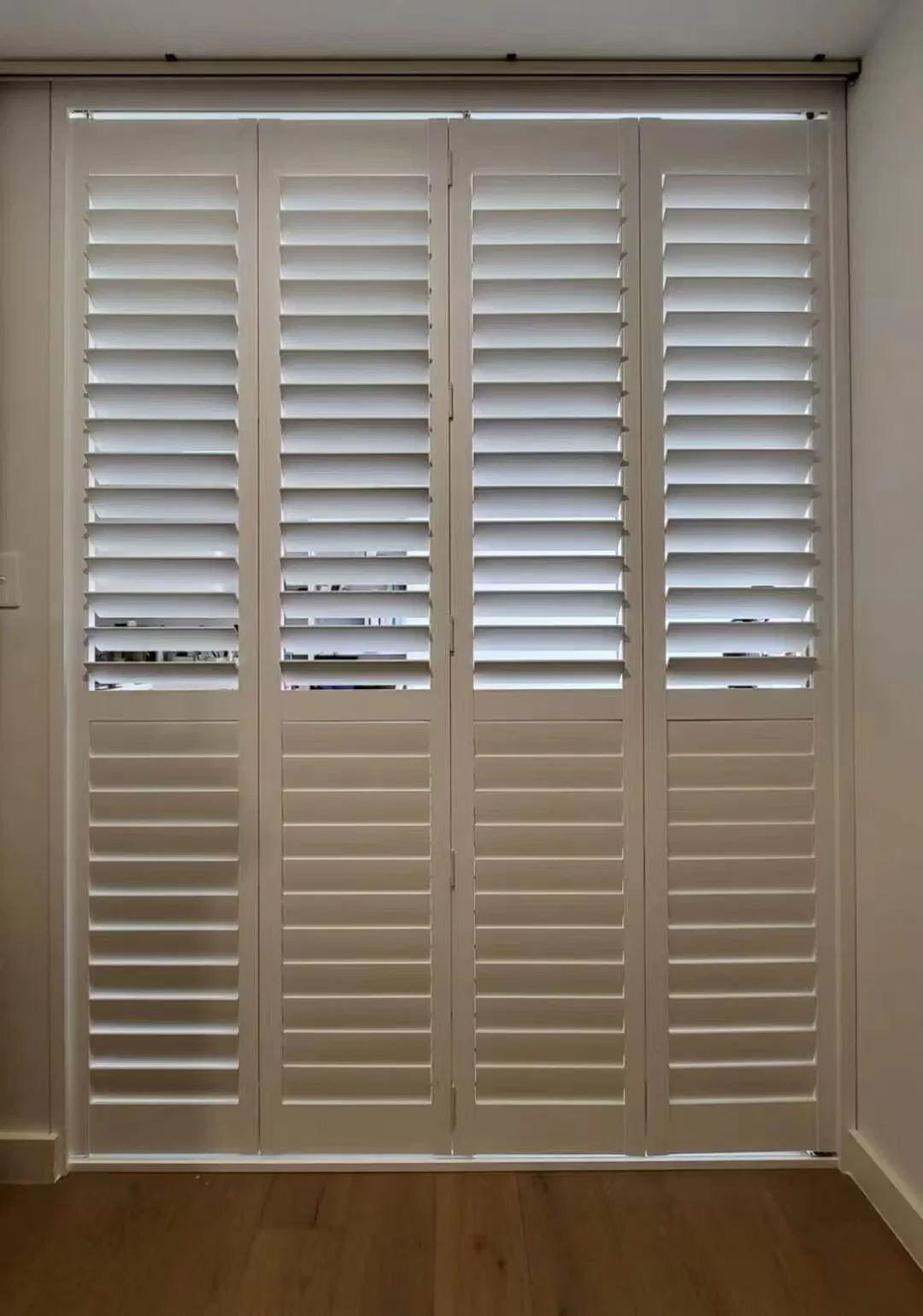 Modern Interior Shutters Customized Wooden Louver Window Shutters