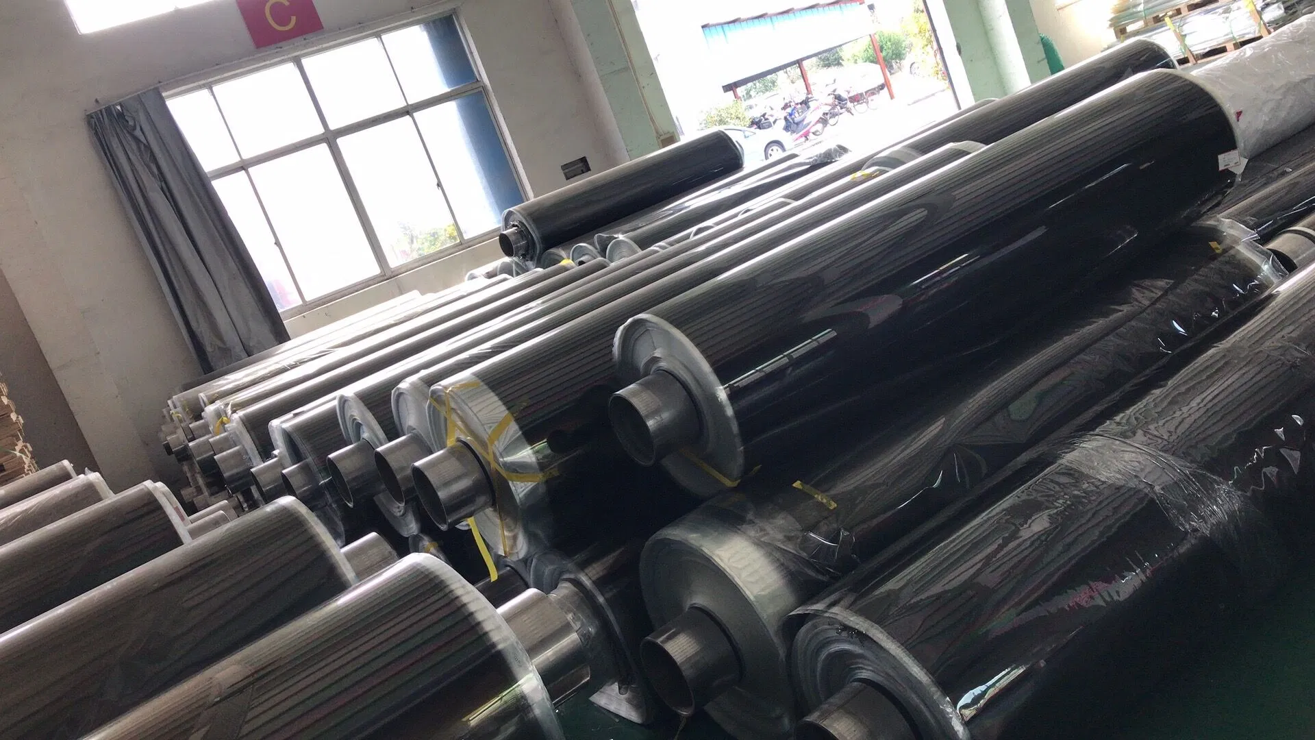 2024 Factory Direct Sell Non-Adhesive Adhesive Linear Polarized Filter