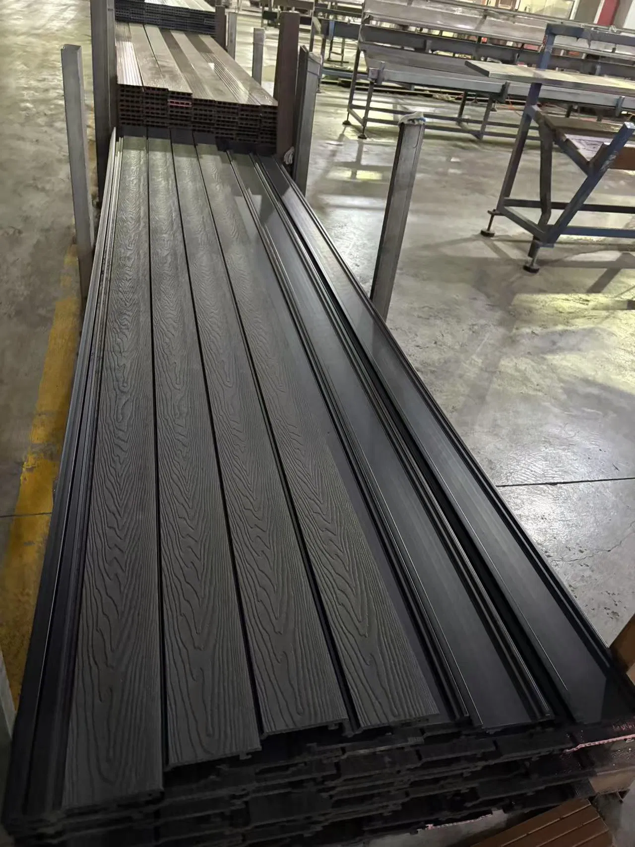 Ocox Eco Friendly Waterrpoof Fireproofco-Extrusion Corrosion Resistance WPC Decking Flooring Board